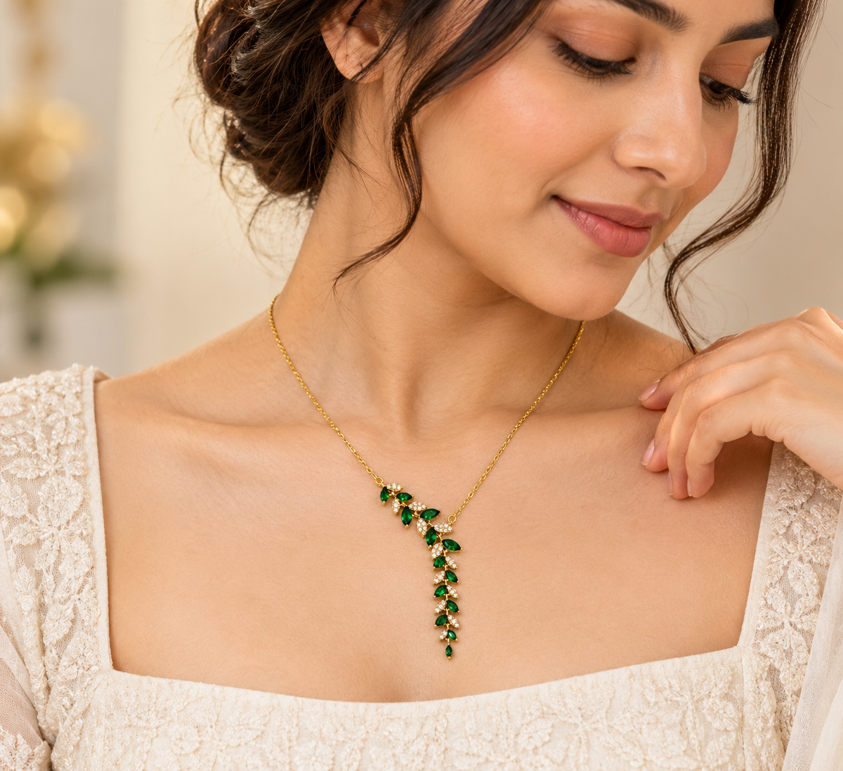 Women's Green Leaf Vine Pendant Necklace – Gold Tone