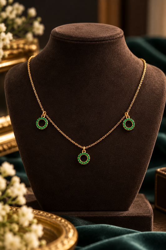 Emerald Green Circle Trio Necklace – Gold Tone