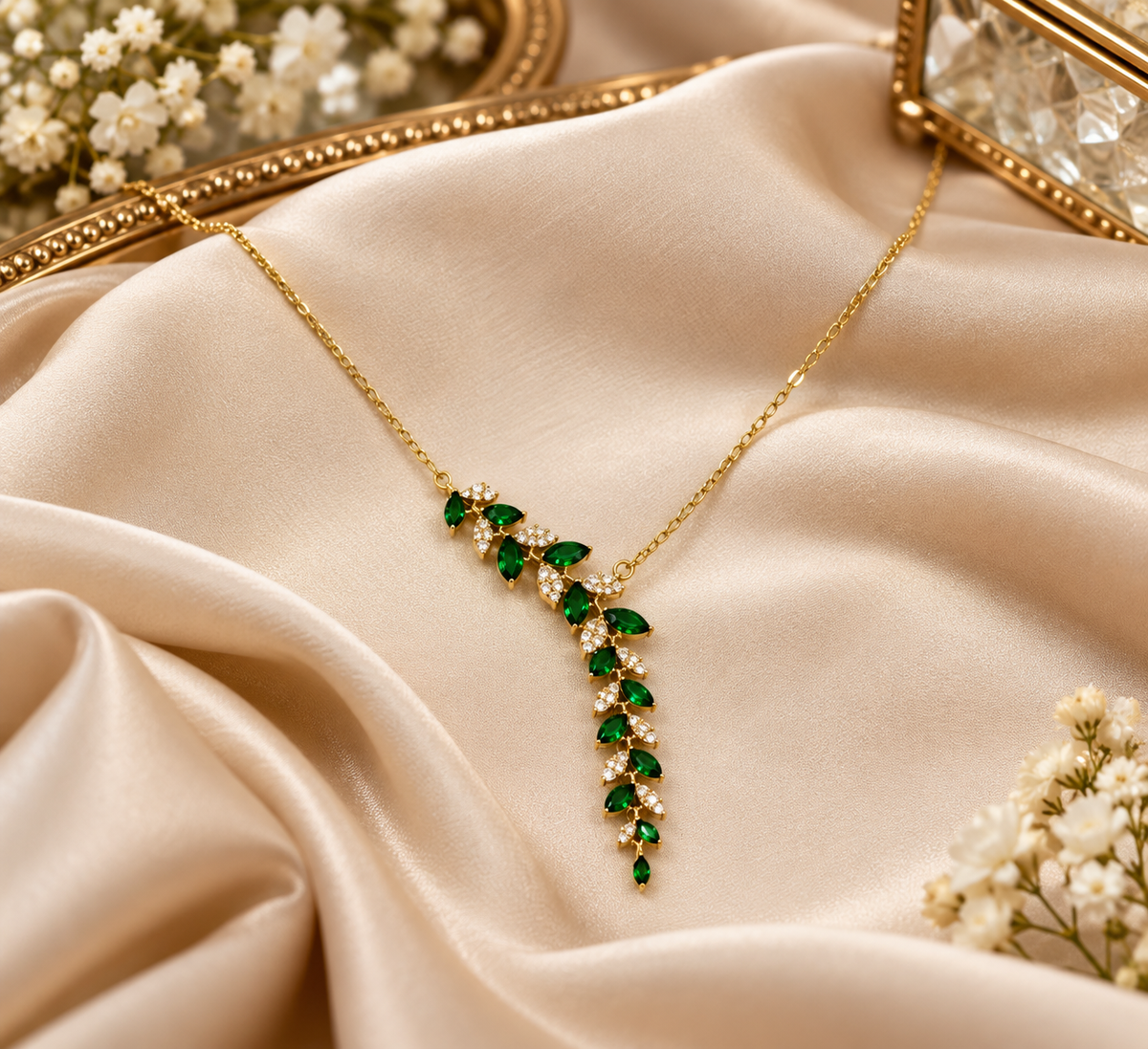 Women's Green Leaf Vine Pendant Necklace – Gold Tone