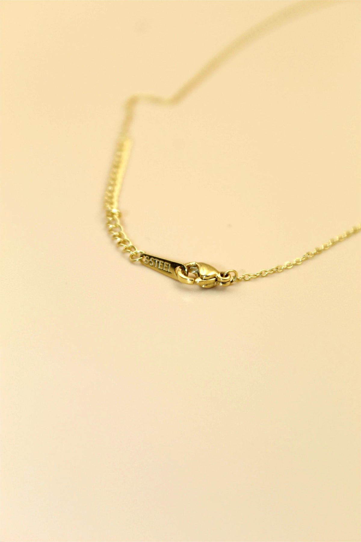 Cascading Leaf Pendant Necklace