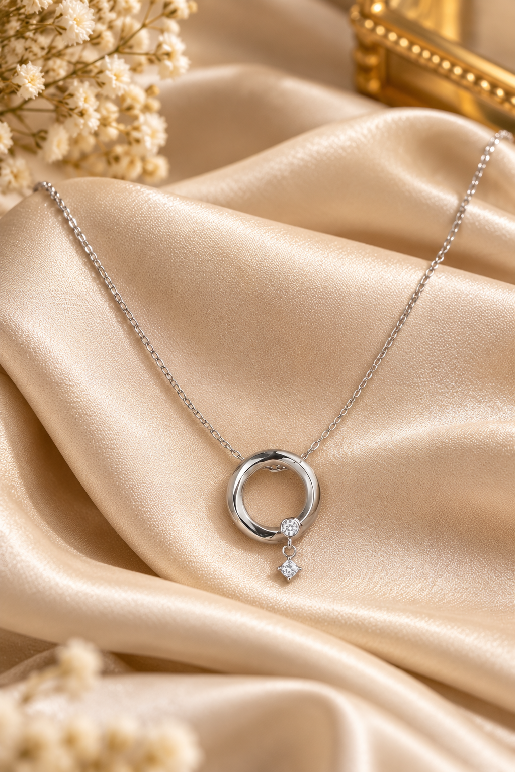 Women's Silver-Tone Circular Pendant Necklace