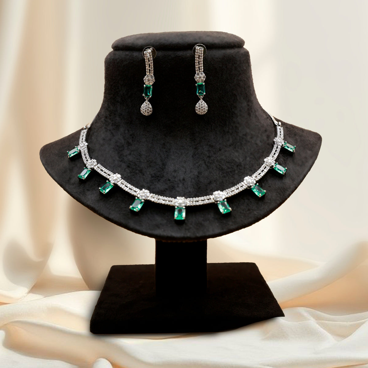 Antique Emerald Necklace Set – Premium Jewelry with White Stones & Earrings